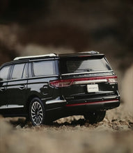 Load image into Gallery viewer, WTX 1:64 Green Navigator L Full Sized SUV Sports Model Diecast Metal Car New Collection
