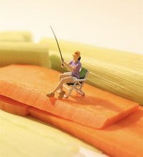Load image into Gallery viewer, 1:64 Painted Figure Model Miniature Resin Diorama Sand Outdoor Fishing Angling
