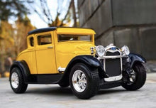 Load image into Gallery viewer, Bburago 1:24 1929 Model A Close Box Classic Vintage Toy Diecast Metal Car BN
