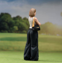 Load image into Gallery viewer, 1:24 Painted Figure Model Miniature Resin Diorama Fashion Short Brown Hair Woman
