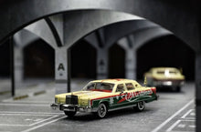 Load image into Gallery viewer, Sunstar 1:64 Christmas 1979 Lincoln Continental Town Model Diecast Metal Car
