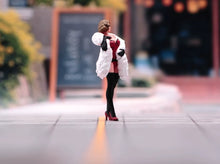 Load image into Gallery viewer, 1:24 Painted Figure Model Miniature Resin Diorama  Sand Fur Elegant Lady
