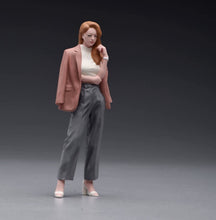Load image into Gallery viewer, 1:24 Painted Figure Model Miniature Resin Diorama Boss Lady Professional Woman

