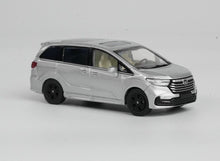 Load image into Gallery viewer, Masdi 1:64 Silver Odyssey RC3 Mini Van MPV Sports Model Diecast Metal Car New Collection
