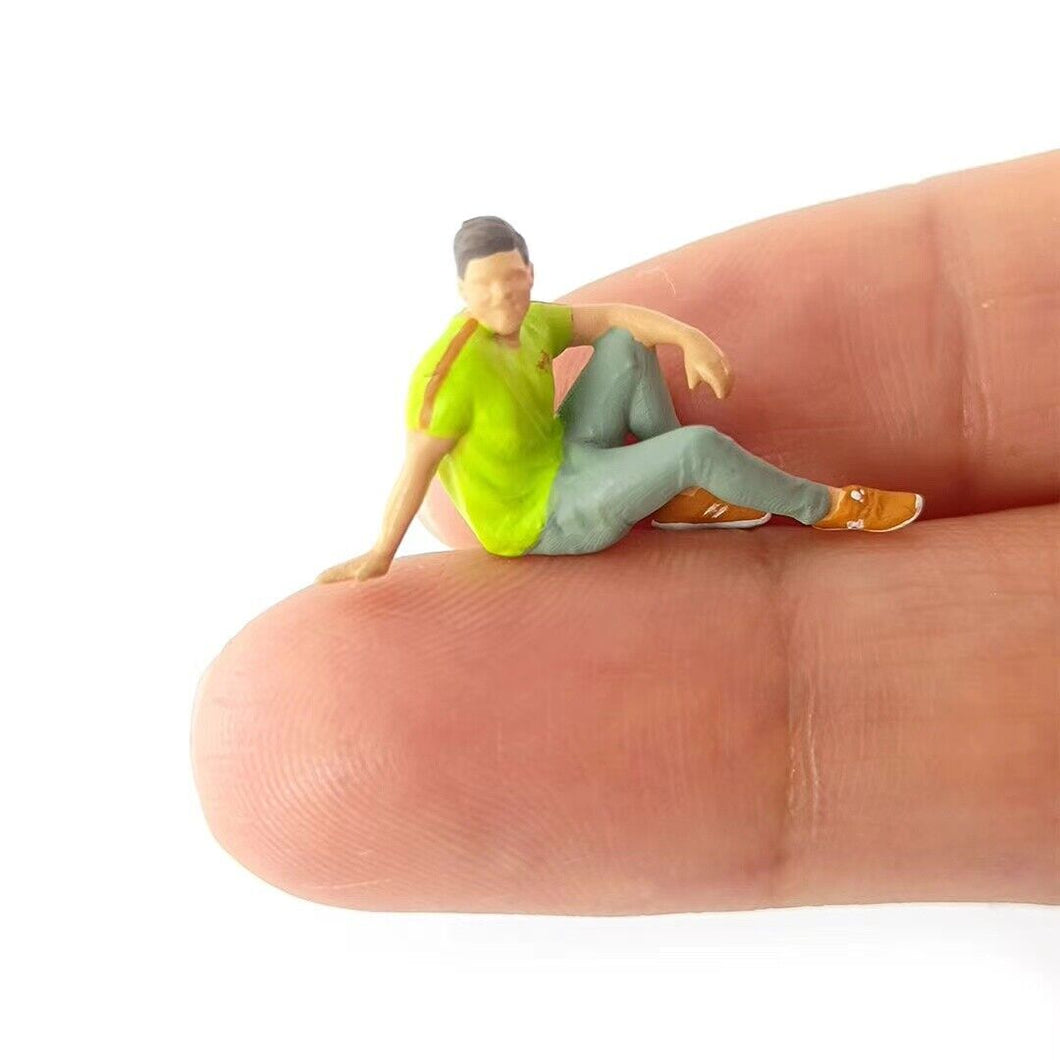 1:64 Painted Figure Mini Model Miniature Resin Diorama Leaning Boy Relax Resting