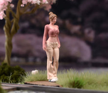 Load image into Gallery viewer, 1:24 Painted Figure Model Miniature Resin Diorama  Sand Pink Top Lady Beauty

