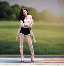 Load image into Gallery viewer, 1:24 Painted Figure Model Miniature Resin Diorama Black Hair Short Pants Girl
