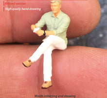 Load image into Gallery viewer, 1:64 Painted Figure Mini Model Miniature Resin Diorama Cafe Restaurant Waiter
