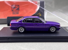 Load image into Gallery viewer, DCM 1:64 Purple E34 5-Series Sedan Classic Sports Model Diecast Metal Car New Collection
