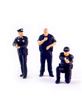 Load image into Gallery viewer, 1:64 Painted Figure Mini Model Miniature Resin Diorama Sand Toy Policeman Police New
