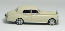Load image into Gallery viewer, GFCC 1:64 Beige 1955 Silver Cloud I Classic Model Diecast Metal Car New Collection
