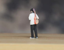 Load image into Gallery viewer, 1:64 Painted Figure Model Miniature Resin Diorama Sand Man Boy With Guitar Sing
