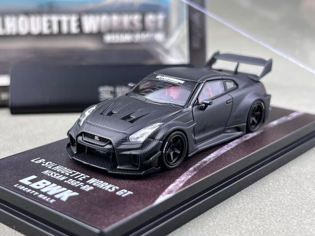 Inno 1:64 Black Carbon GTR R35 LBWK Sports Model Diecast Metal Car New Collection