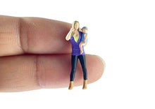 Load image into Gallery viewer, 1:64 Painted Figure Model Miniature Resin Diorama Sand Family Mother Telescope New
