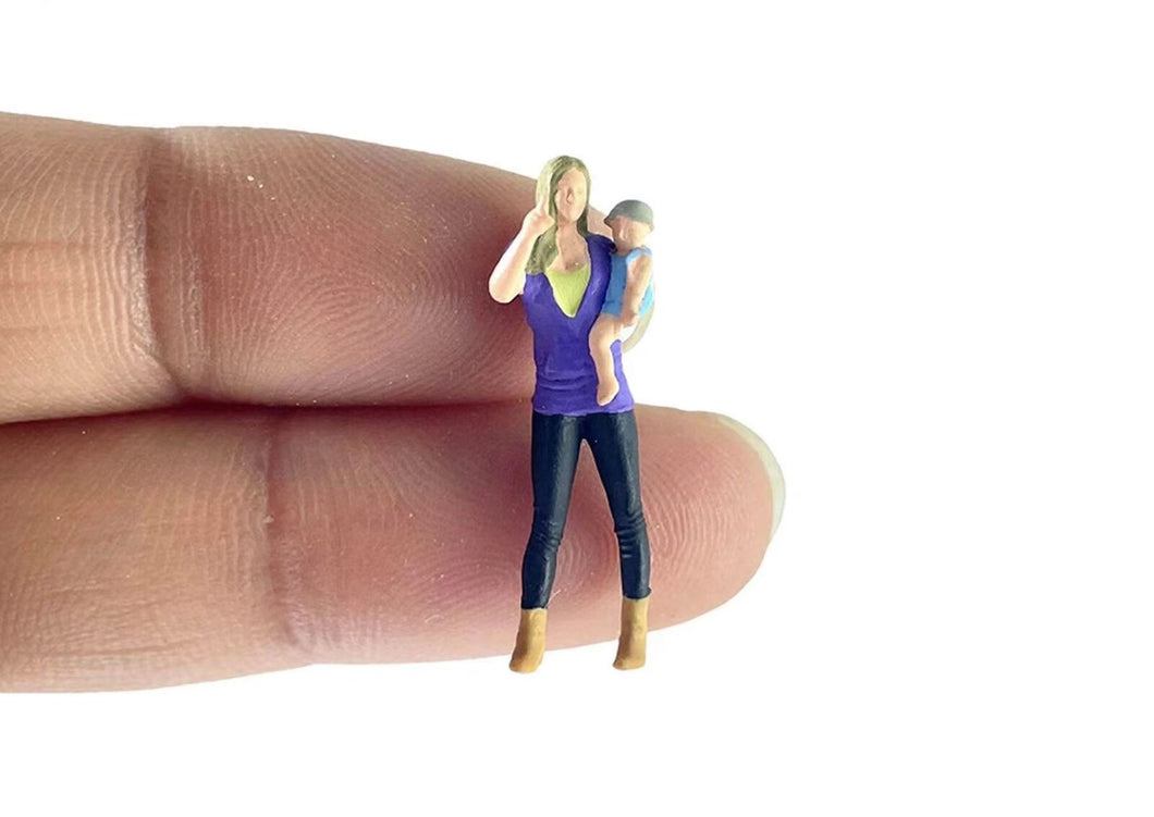 1:64 Painted Figure Model Miniature Resin Diorama Sand Family Mother Telescope New