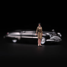 Load image into Gallery viewer, 1:64 Painted Unpainted Figure Model Miniature Resin Diorama Wind Coat Girl Sand New
