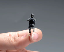 Load image into Gallery viewer, 1:64 Painted Figure Model Miniature Resin Diorama Toy Sand Commando Soldiers
