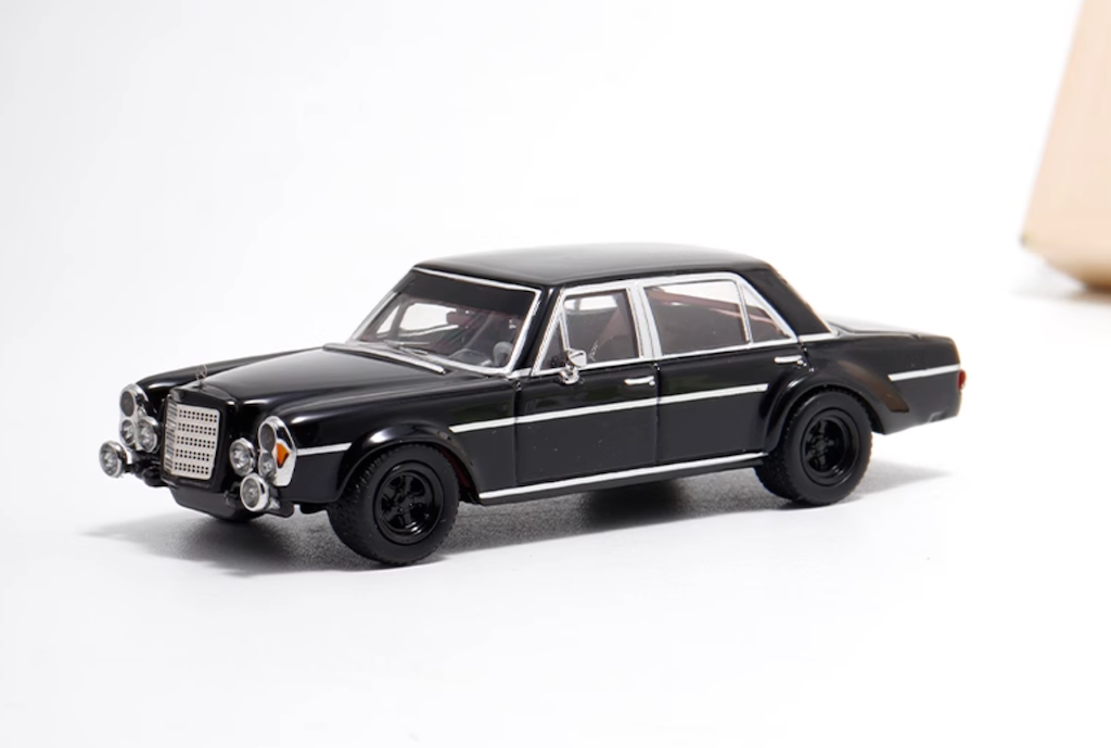 BSC 1:64 Black 300SEL W109 AMG 6.8 Sedan Classic Model Diecast Metal Car New Collection