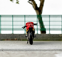 Load image into Gallery viewer, CM 1:64 Agusta Superveloce SV800 Figure Model Diecast Metal Motorcycle Bike
