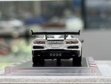 Load image into Gallery viewer, FW 1:64 White C8 ZR1 Coupe Sports Model Diecast Metal Car New Collection
