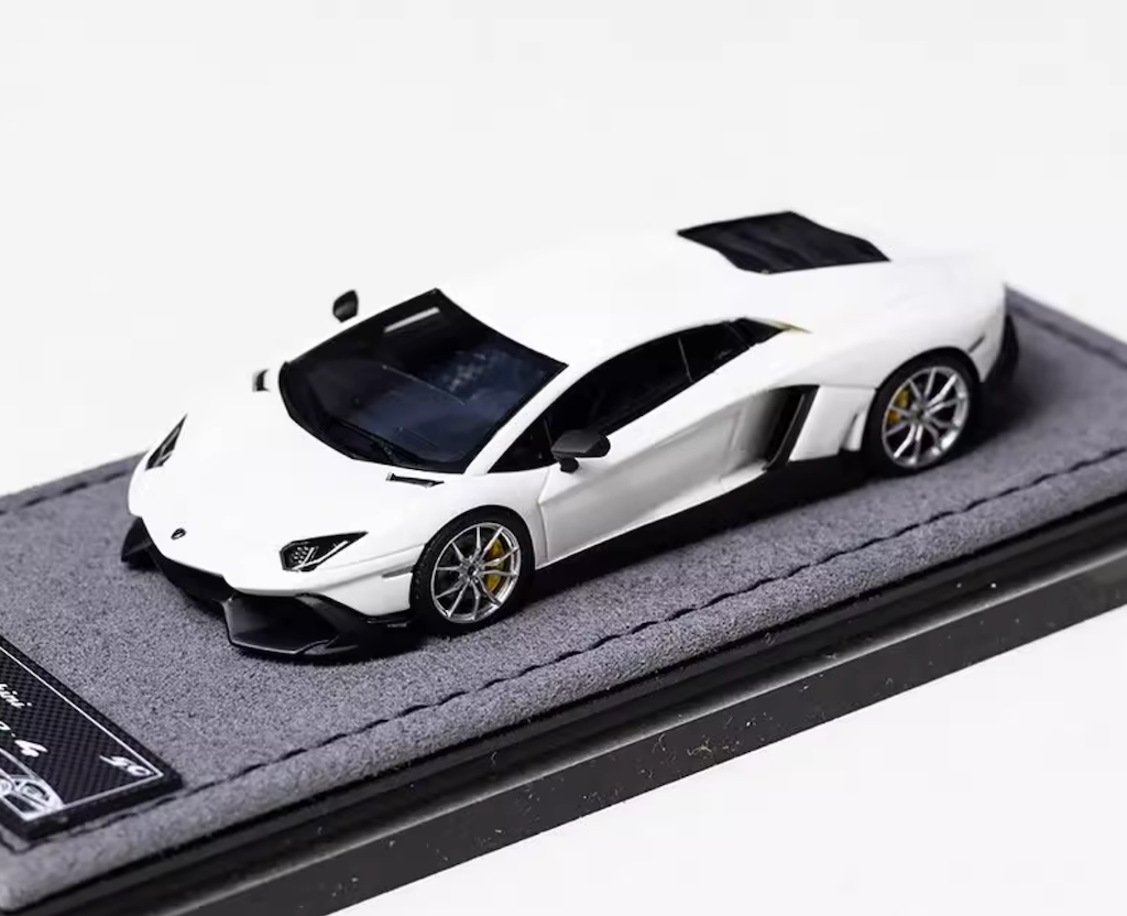 Halo 1:64 White Aventador LP720-4 Sports Model Diecast Resin Car New Collection