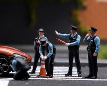 Load image into Gallery viewer, 1:64 Painted Figure Model Miniature Resin Sand Policeman Set Five People Police
