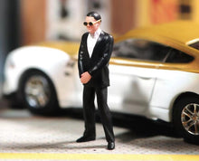 Load image into Gallery viewer, 1:24 Painted Figure Model Miniature Resin Diorama Sand Killer Suit Man Doctor

