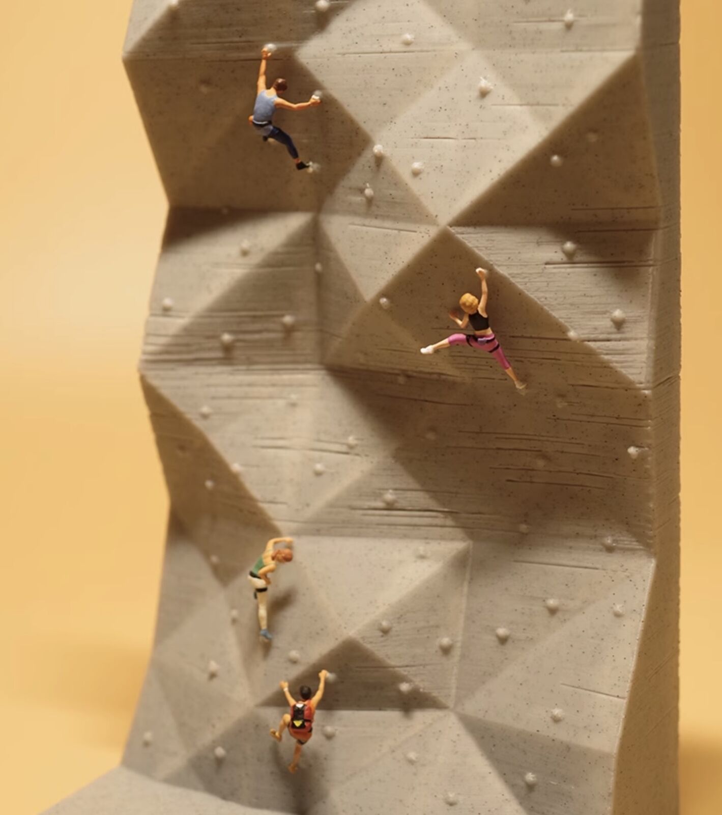 1:64 Painted Figure Model Miniature Resin Diorama Sand Rock Climber 4 ...
