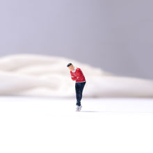 Load image into Gallery viewer, 1:64 Painted Figure Model Miniature Resin Diorama Sand Sitting Against Man Toy New
