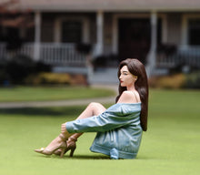 Load image into Gallery viewer, 1:24 Painted Figure Model Miniature Resin Diorama Sitting Sexy Woman Beauty Girl
