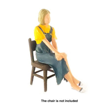 Load image into Gallery viewer, 1:64 Painted Figure Mini Model Miniature Resin Diorama Sand Sitting Girl Lady Y New Scene
