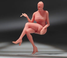 Load image into Gallery viewer, 1:64 Painted Unpainted Figure Model Miniature Resin Diorama Sand Sitting Lady
