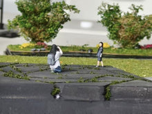 Load image into Gallery viewer, 1:64 Painted Figure Model Miniature Resin Diorama Sand Cute Girl Kid Posting Toy
