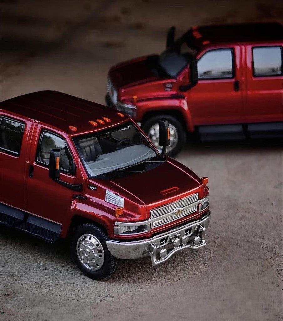 GOC 1:64 Red Kodiak C4500 Muscle Pickup Truck Model Diecast Metal Car New Collection
