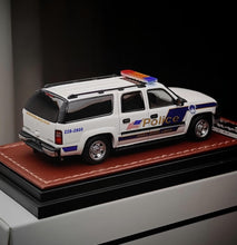 Load image into Gallery viewer, MK HEC 1:64 2003 White Suburban USCP Police SUV Model Diecast Metal Car New Collection
