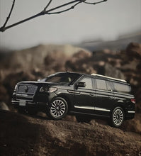 Load image into Gallery viewer, WTX 1:64 Green Navigator L Full Sized SUV Sports Model Diecast Metal Car New Collection
