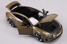 Load image into Gallery viewer, Bburago 1:18 2022 RS e-tron GT Racing Sports Model Toy Diecast Metal Car
