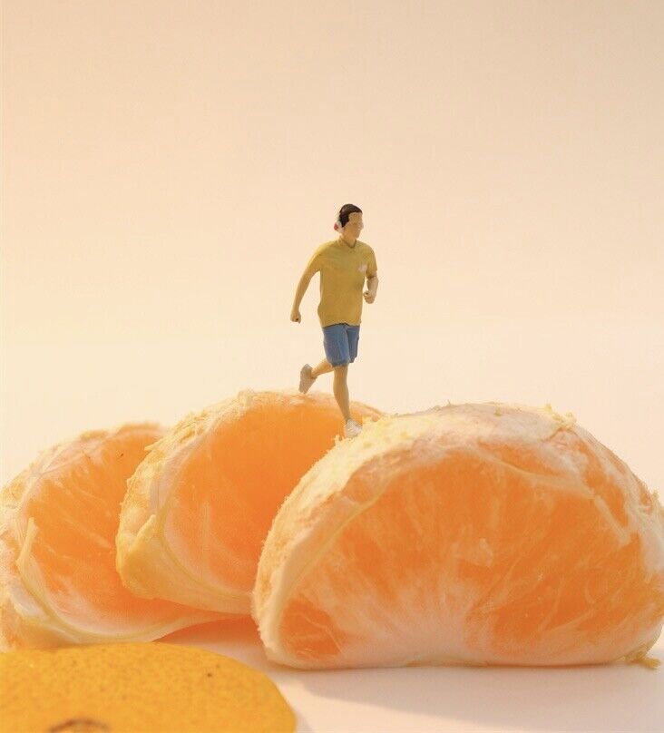 1:64 Painted Figure Model Miniature Resin Diorama Toy Sand Running People Sports