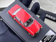 Load image into Gallery viewer, Maxwell 1:64 Red W114 200 Strich 8 Classic Sedan Model Diecast Metal Car New Collection
