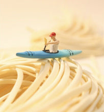 Load image into Gallery viewer, 1:64 Painted Figure Model Miniature Resin Diorama Sand Toy Kayak Sports Aquatics
