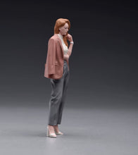 Load image into Gallery viewer, 1:24 Painted Figure Model Miniature Resin Diorama Boss Lady Professional Woman

