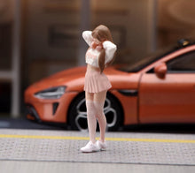 Load image into Gallery viewer, 1:64 Painted Figure Model Miniature Resin Diorama Sand Toy Headset Pinky Girl
