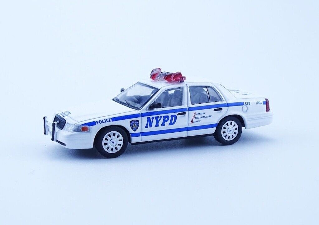 596 1:64 White CV CROWN VICTORIA NYPD Police Model Diecast Metal Car New Collection