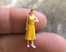 Load image into Gallery viewer, 1:64 Painted Figure Mini Model Miniature Resin Diorama Toy Lady Looking at Watch
