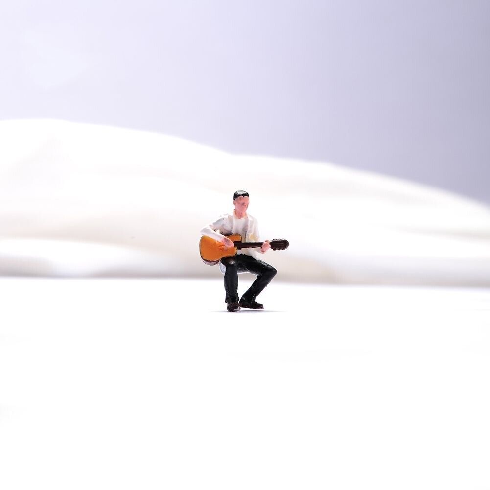 1:64 Painted Unpainted Figure Model Miniature Resin Diorama Sand Toy Guitar Boy New