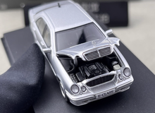 Load image into Gallery viewer, Maxwell 1:64 Silver E320 W210 Classic Sedan Sports Model Diecast Metal Car New Collection

