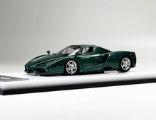 Load image into Gallery viewer, King 1:64 Green Enzo Super Racing Sports Figure Model Diecast Metal CarNew
