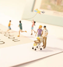 Load image into Gallery viewer, 1:64 Painted Figure Model Miniature Resin Diorama Outdoor Family Day Kiteflying
