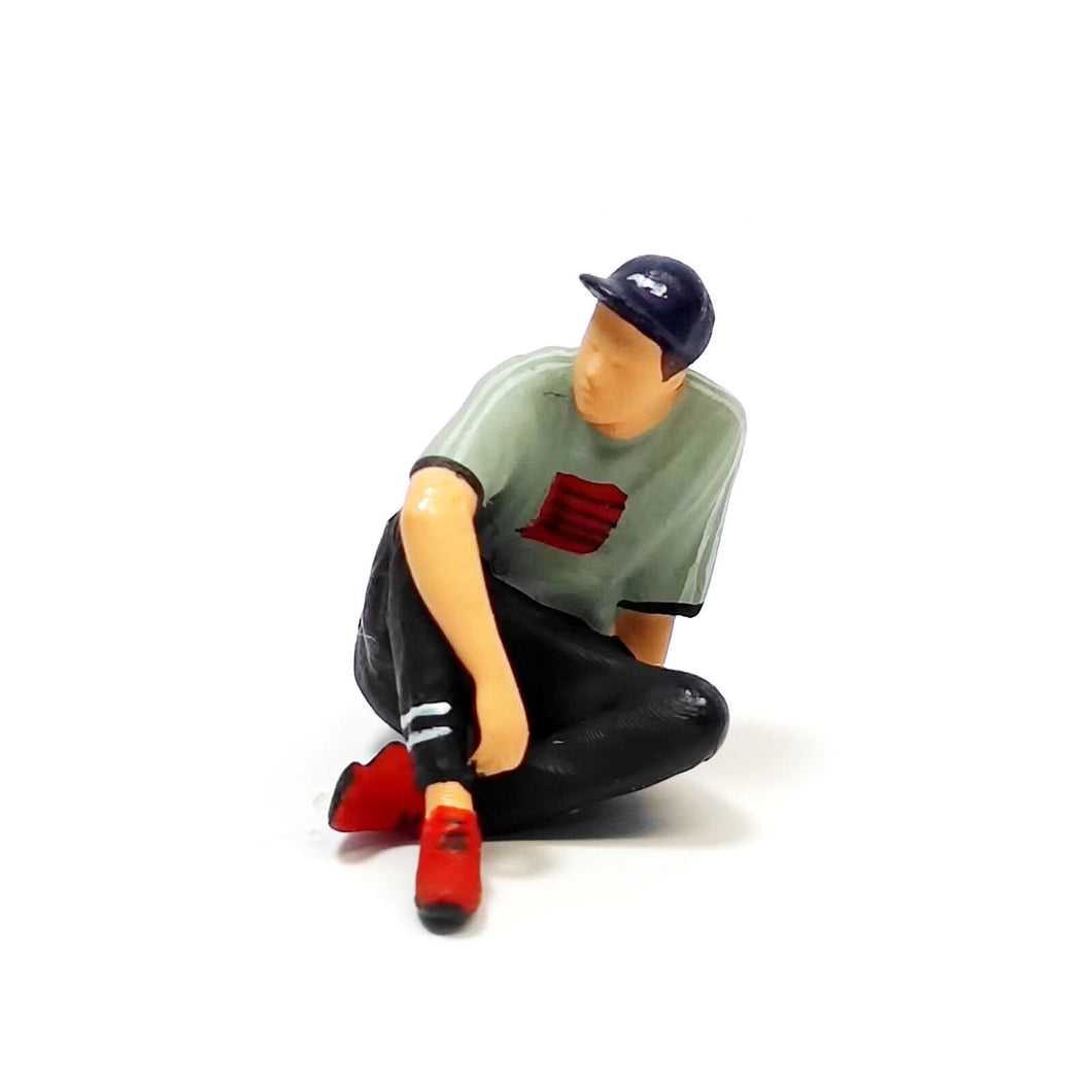 1:64 Painted Figure Mini Model Miniature Resin Diorama Cap Boy sitting Trendy
