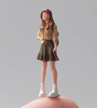 Load image into Gallery viewer, 1:64 Painted Figure Mini Model Miniature Resin Diorama Sand Girl In Brown Toy New
